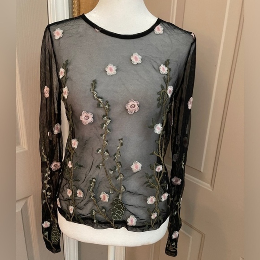 Polly & Esther long sleeve pullover sheer top with pink embroidered flowers. M.​